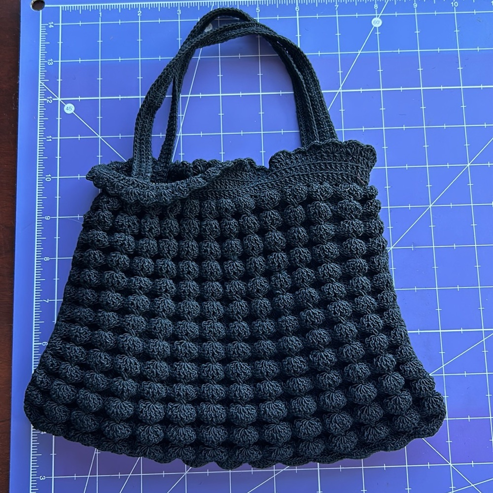 Vintage black crochet handbag fully lined scalloped edges zip closure 2 straps